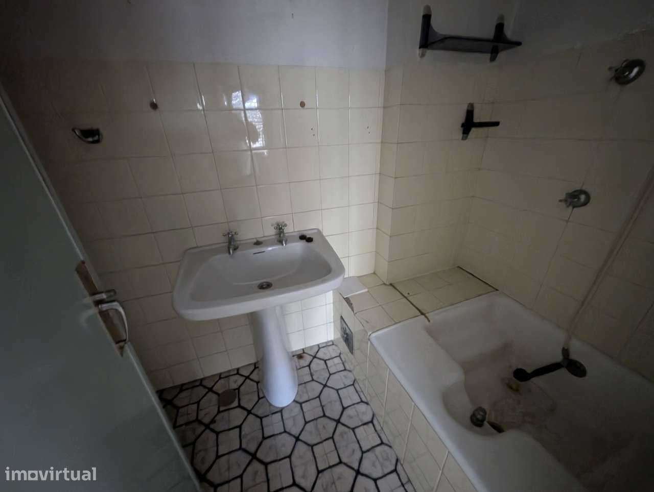 T3 Rua Lusiadas Para Remodelar-32