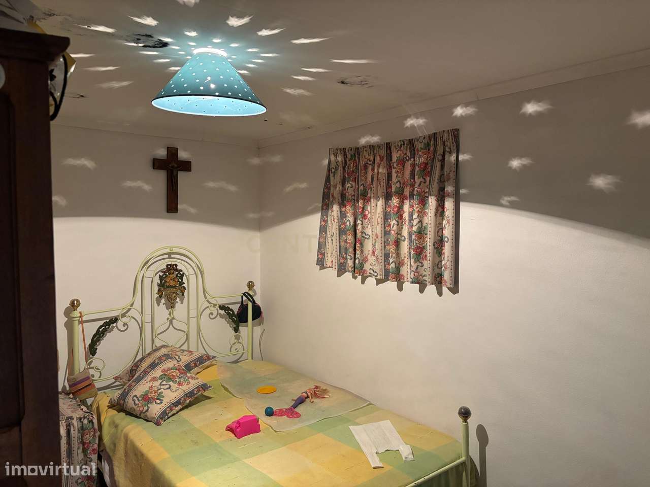 Quintinha com Moradia T2 + Armazém | 2ha vedados | Rio | Fruteiras | A-33