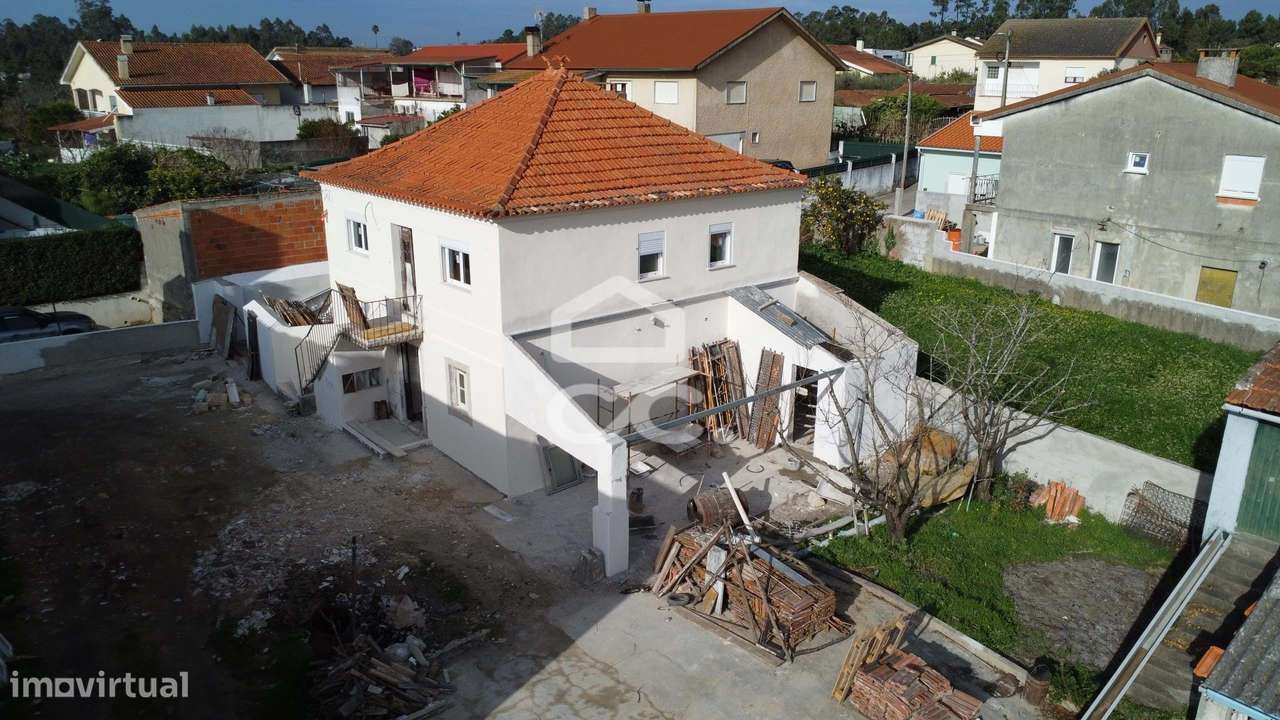 Moradia convertida em dois apartamentos T2 com  entradas independentes - Grande imagem: 2/15