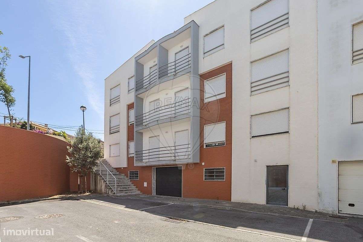 Apartamento T3 à venda em Camarate-40