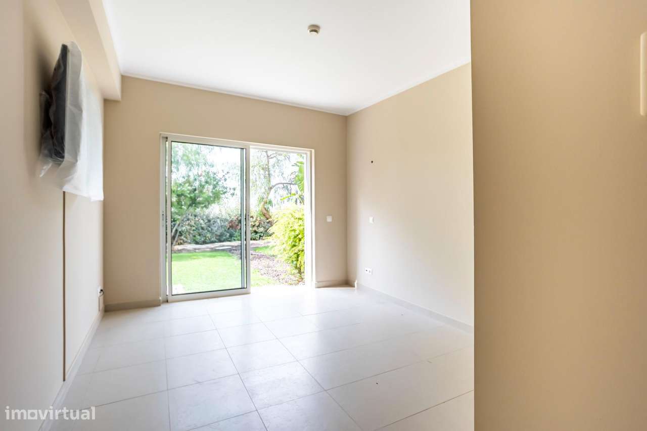 Moradia de Luxo em Condomínio Exclusivo com Piscinas no Carvoeiro-28