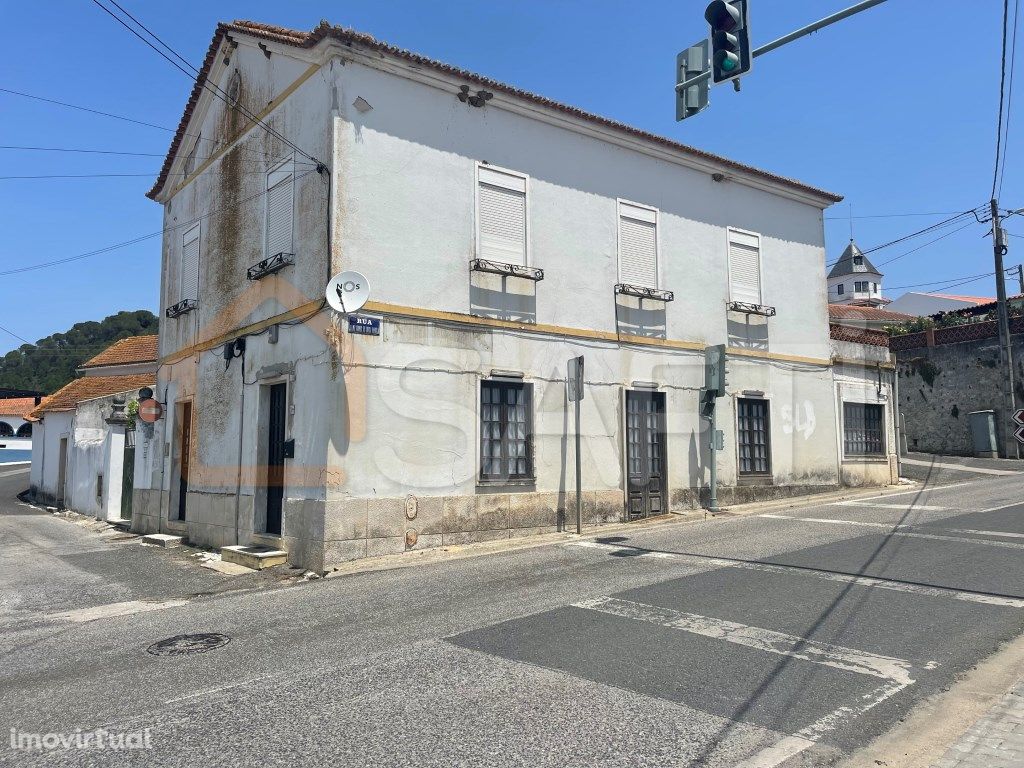 Moradia 2 pisos com 2 Armazéns em S.João da Ribeira