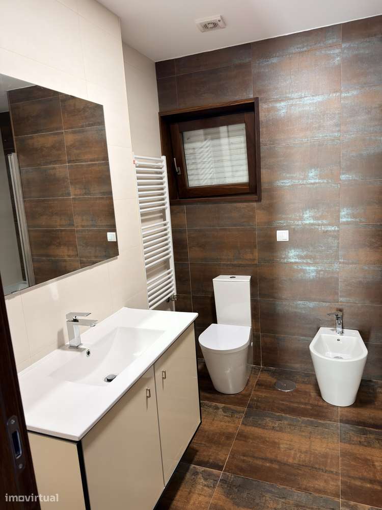 Moradia T4 com jardim e garagem em Ponte de Lima-5