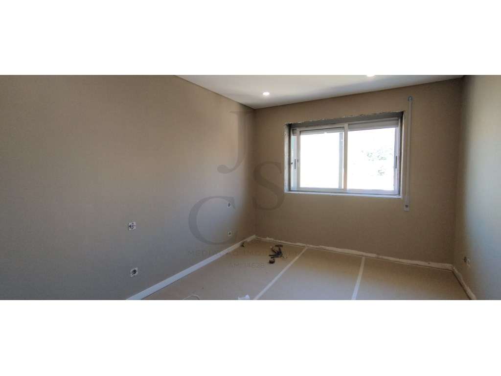 Excelente apartamento T2+1, situado a apenas dois minutos da estaçã...-7