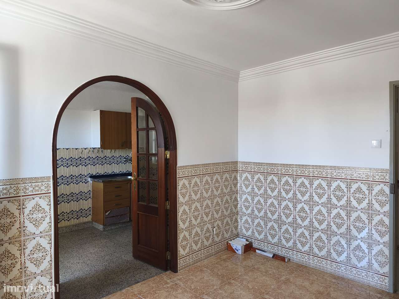 T3  Monte Abraão, varanda fechada, arrecadação e vistas desafogadas. - Grande imagem: 5/24