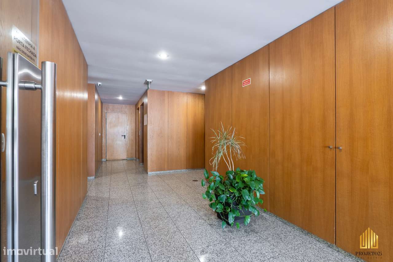 T2 Com Varanda Panorâmica em Urbanização Requintada, ao Aeroporto. - Grande imagem: 4/42