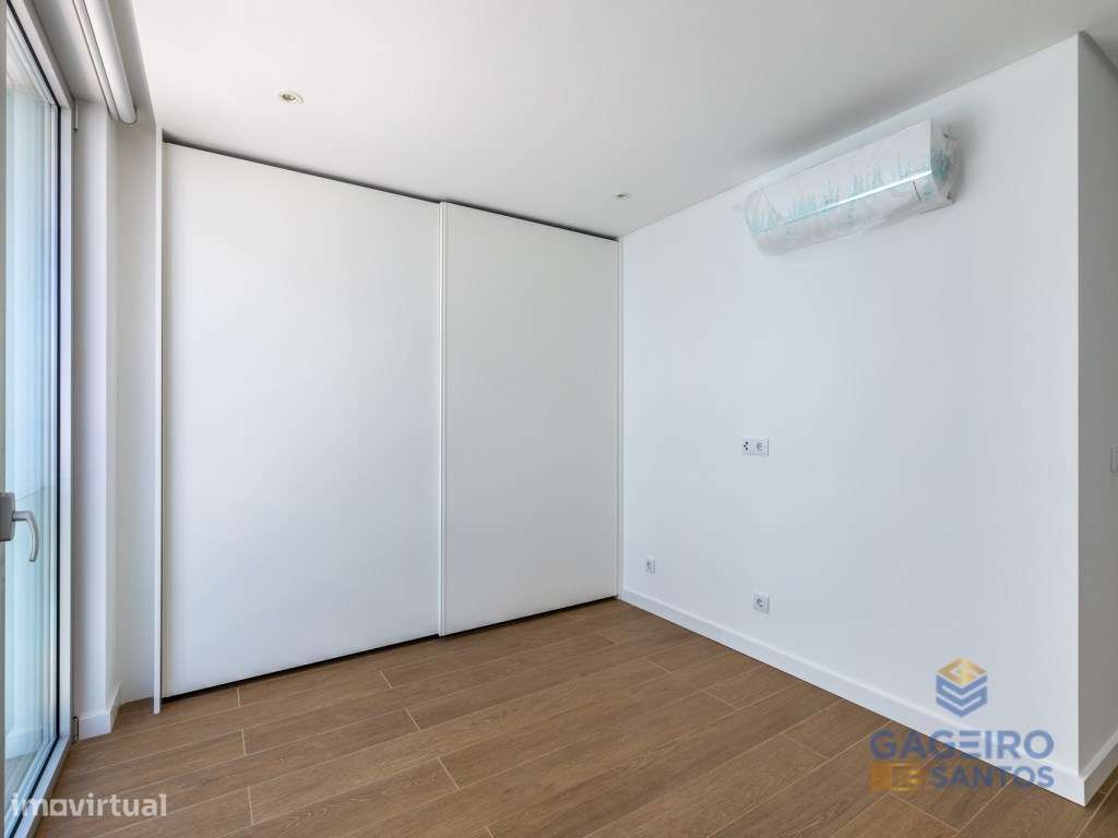 Apartamento T2 inserido em condomínio de luxo na primeira linha de ...-17