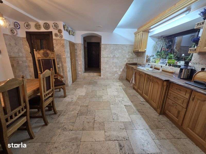 Casa ultracentrala de vanzare - Imagine principală: 5/8