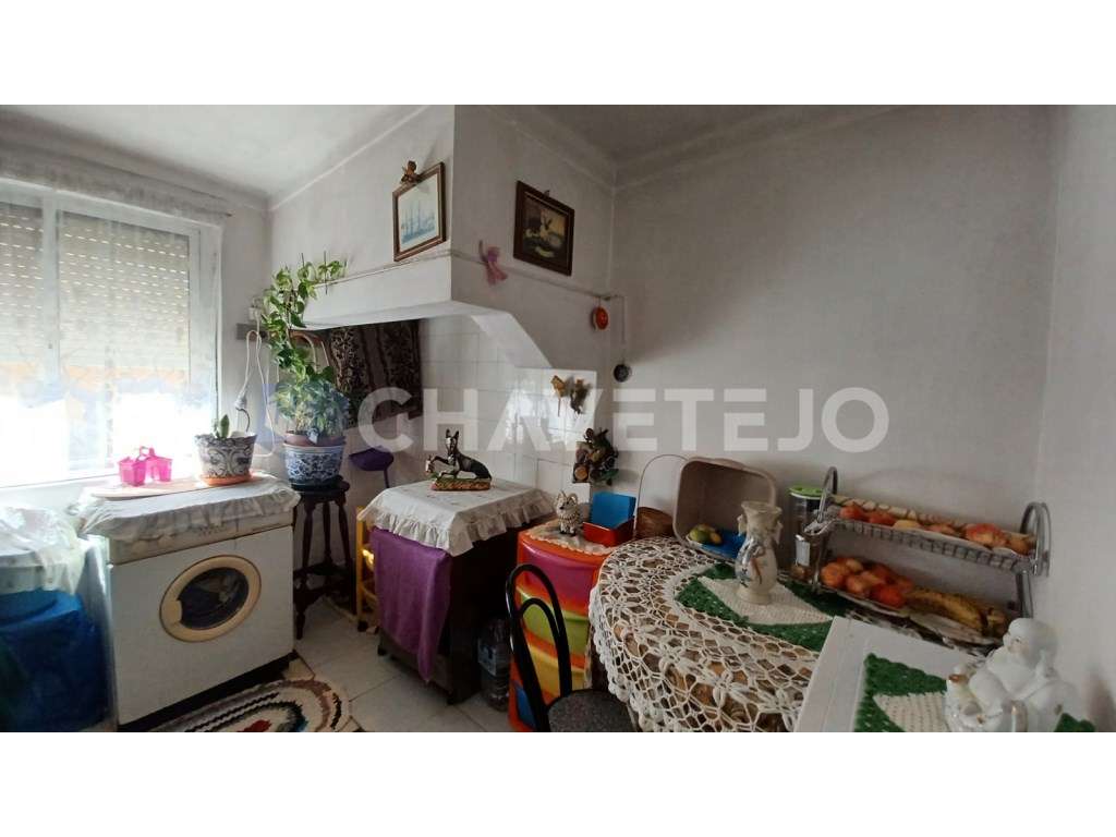 Prédio com habitação, armazém, e logradouro a 3 minutos de Tomar.-36