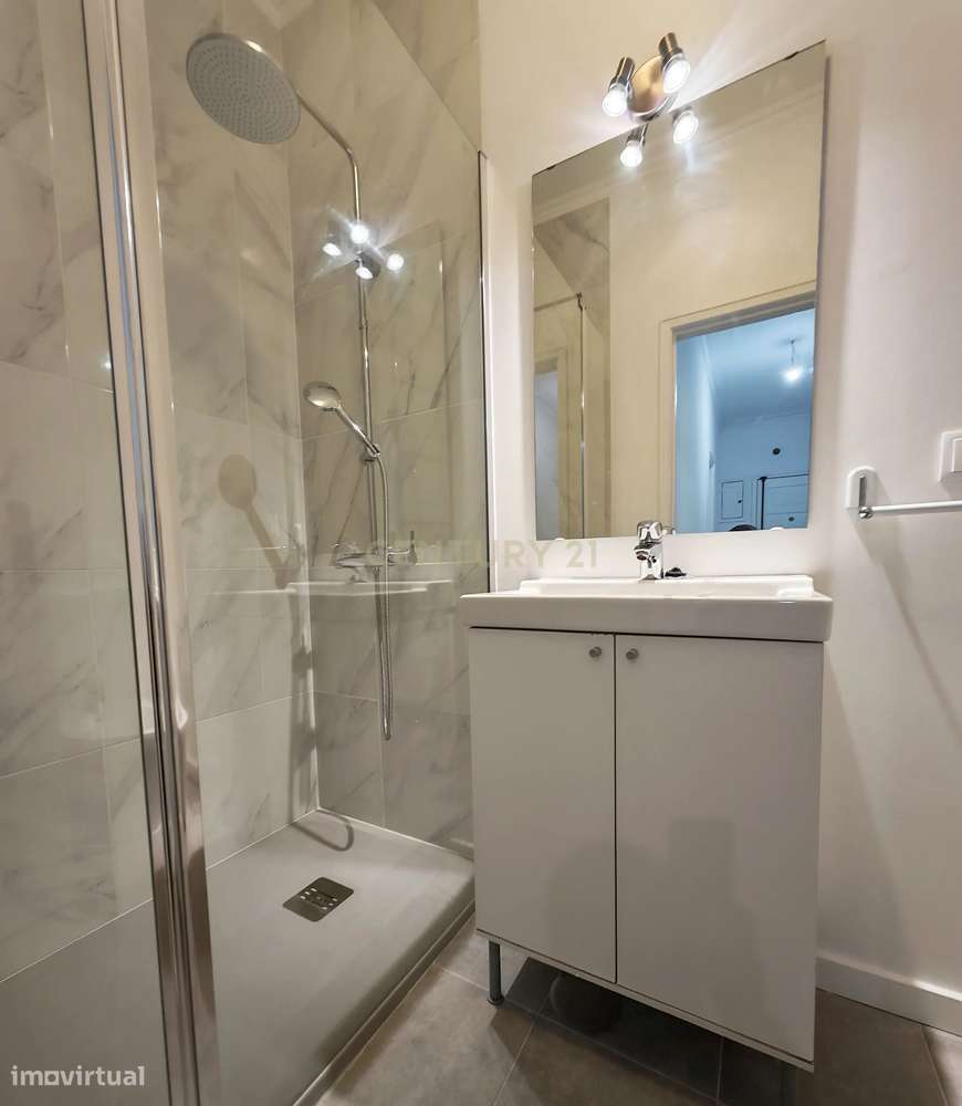 Imóvel T2 totalmente remodelado a estrear no Bairro Santos/Avenidas No-10