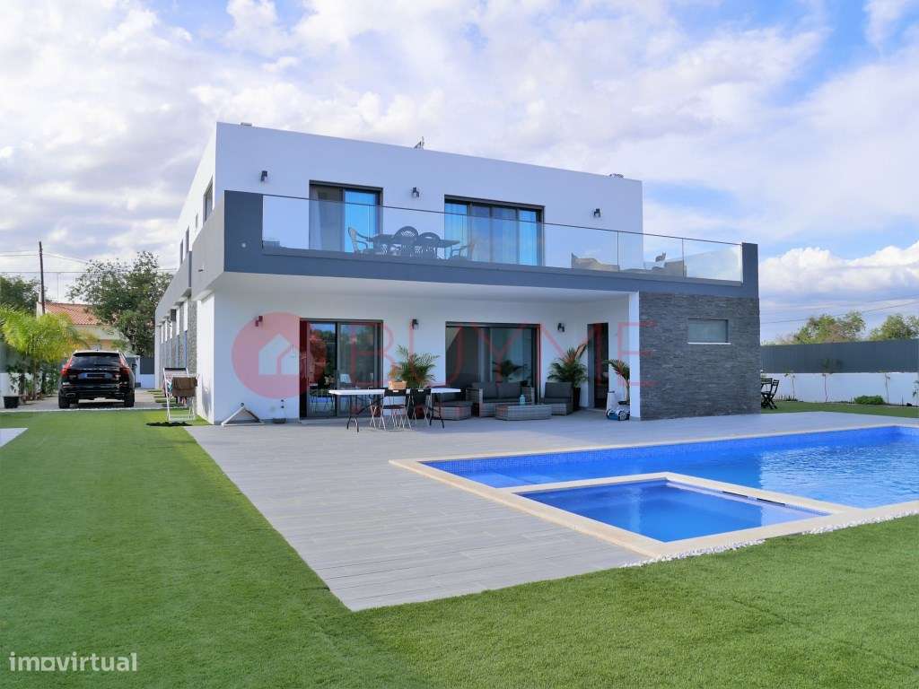 Moradia T6 Isolada com Piscina no Centro de Almancil - Grande imagem: 4/34