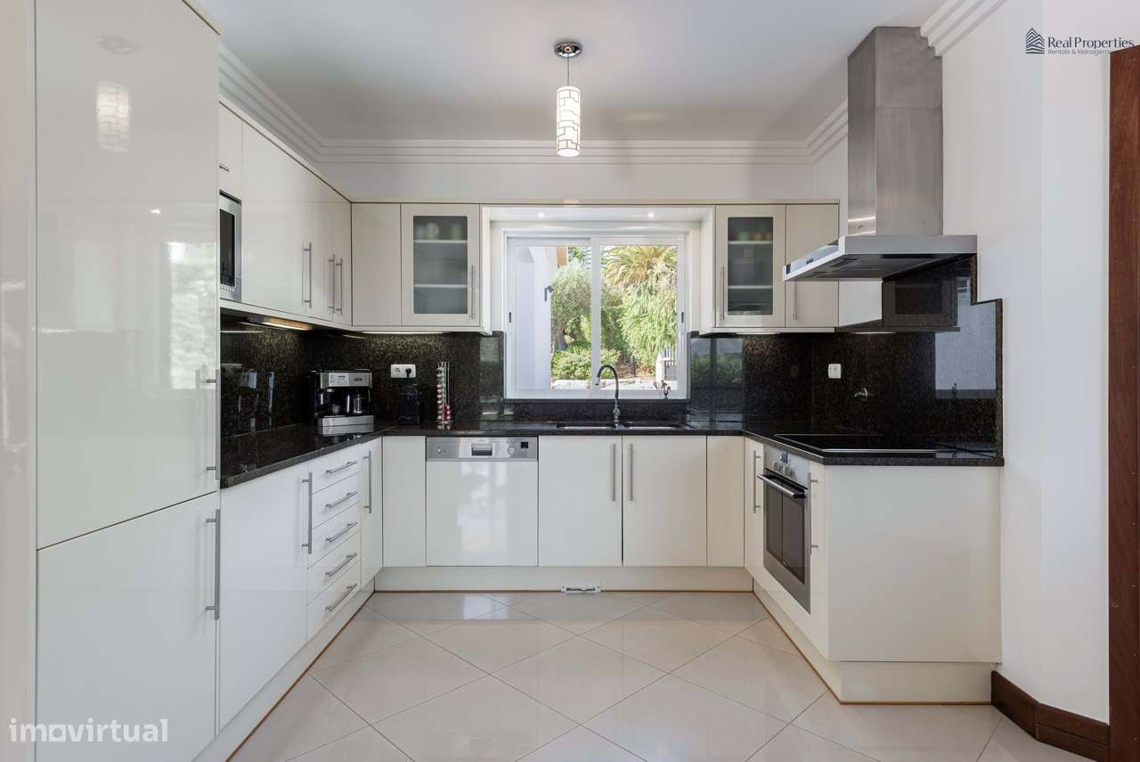 Moradia Térrea T4 Isolada em Albufeira – Um Refúgio de Luz, Conforto e-8