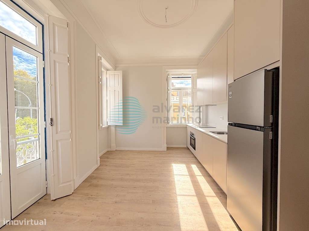 Apartamento T2, muito bem localizado, com todos os serviços por perto - Grande imagem: 5/25