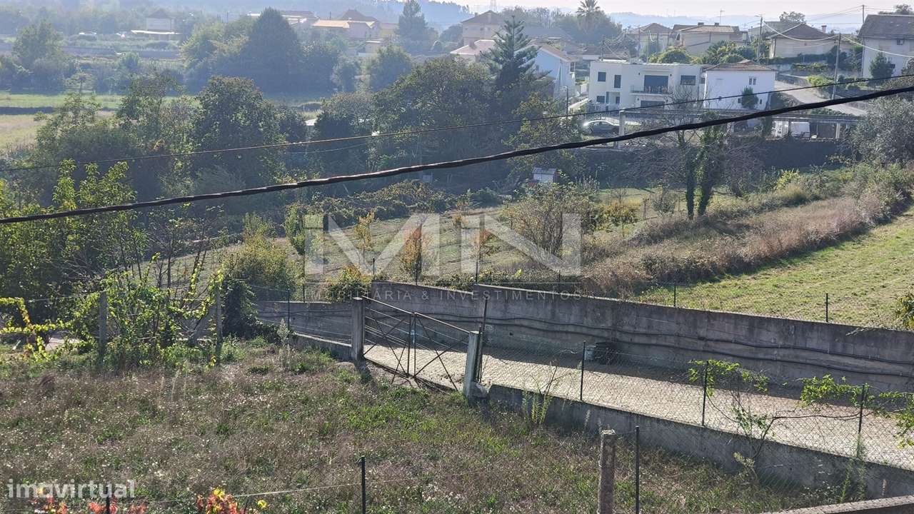 Terreno murado com construção - 2100m2-17