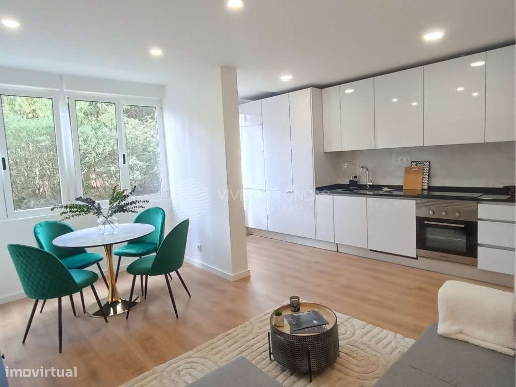 Apartamento T3 totalmente remodelado em Benfica - Grande imagem: 2/24