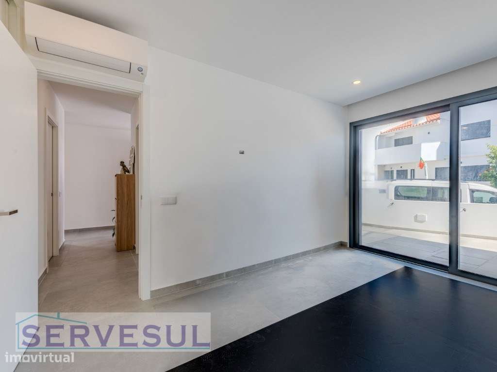 Moradia Moderna Geminada composta por 4 quartos e piscina privada, ...-13