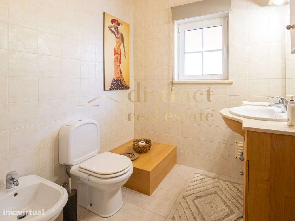 FANTÁSTICA/MORADIA EM BANDA/COM 4 QUARTOS/JARDIM & PISCINA/A APENAS...-12