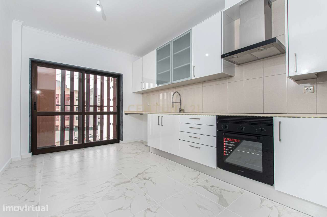 T3 Renovado com Elevador e Parqueamento – Modernidade e Conforto na Qu - Grande imagem: 4/19