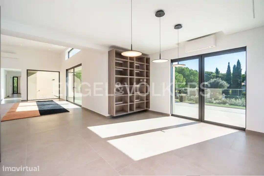 Moradia V4 Exclusiva perto do Carvoeiro-16