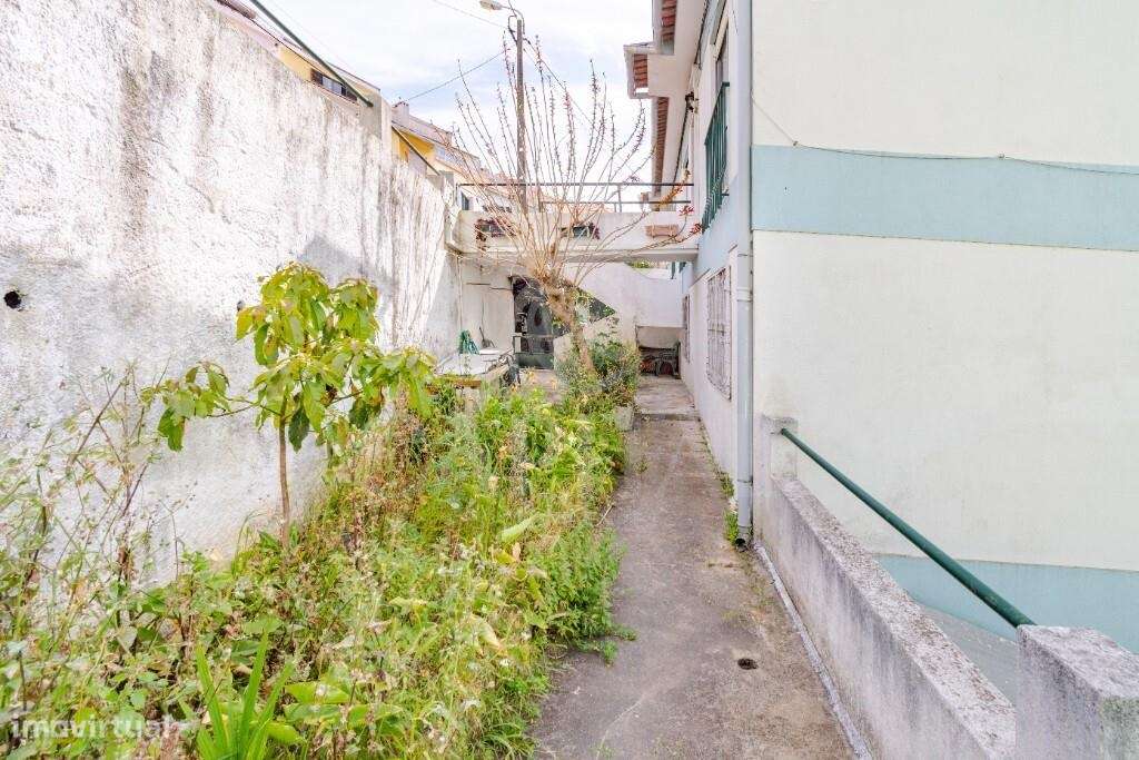 ✨ T2 com Entrada Independente e Espaço Exterior em Porto Salvo-34