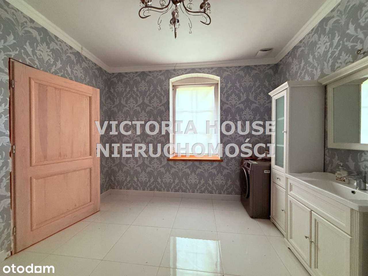 Wyjątkowa Nieruchomość Blisko Jeziora! Okazja!-17