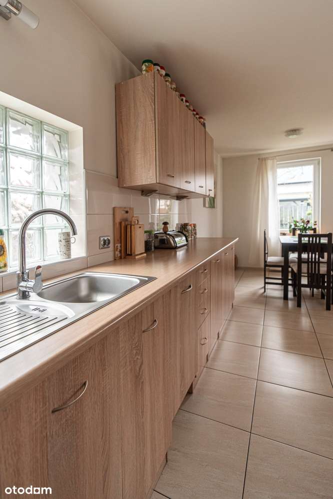 mały biały kameralny domek-11