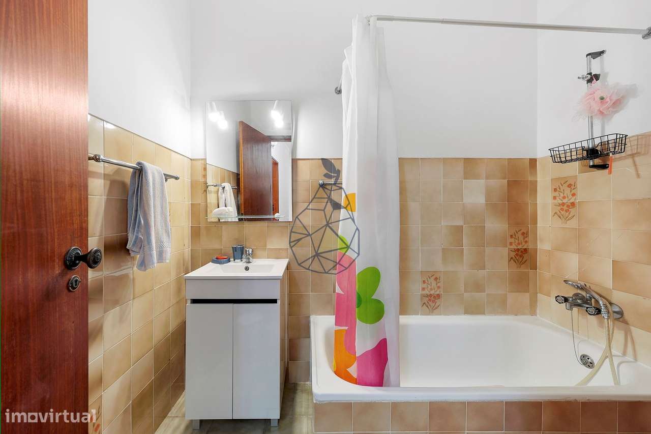 Apartamento T2 com Garagem e Elevador — Portimão-27