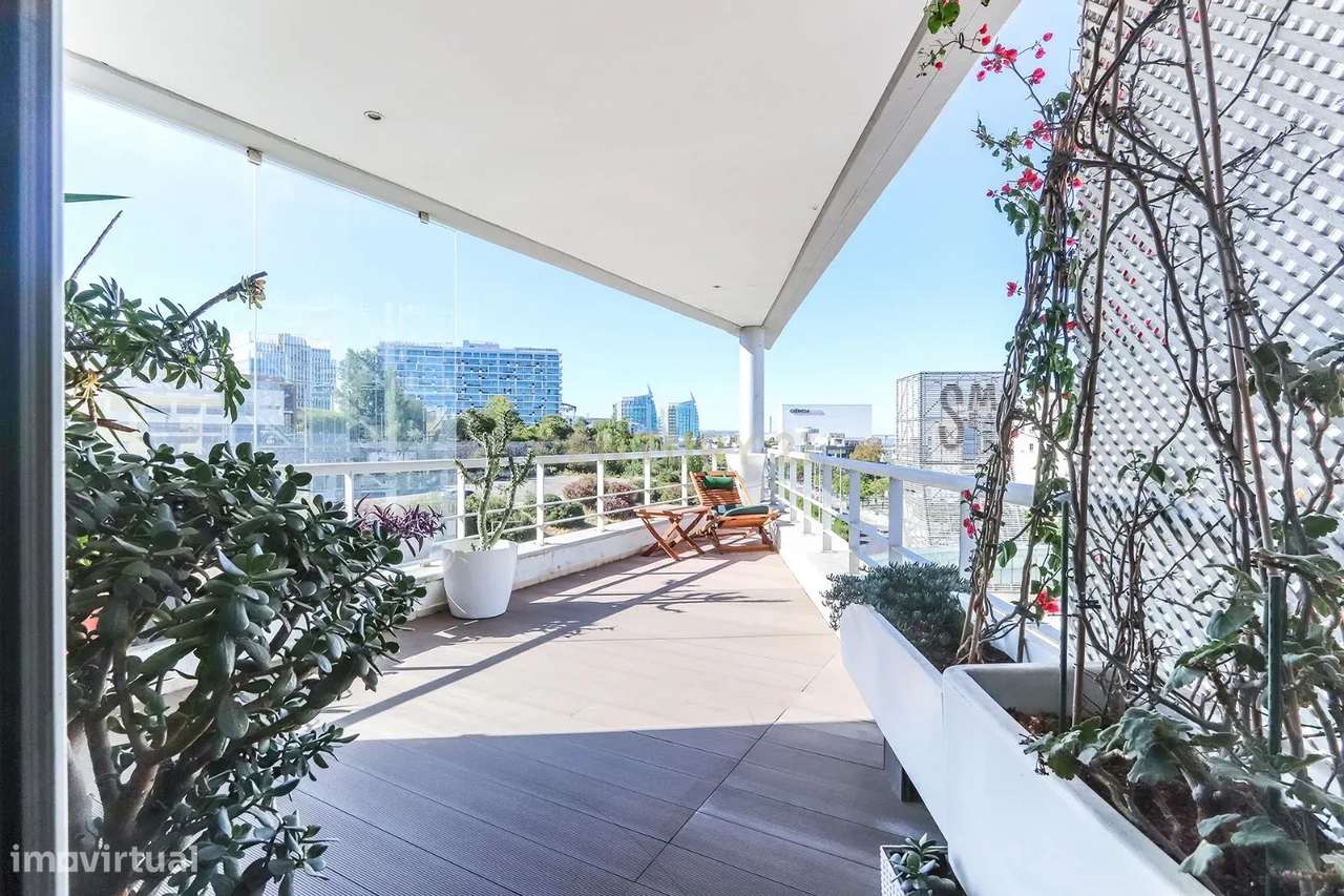 Espetacular apartamento T5 com terraço na parte sul do Parque das Naçõ - Grande imagem: 2/38