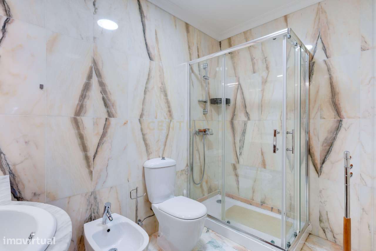 Moradia T3, Águas-furtadas + Cave com possibilidade +T1-16