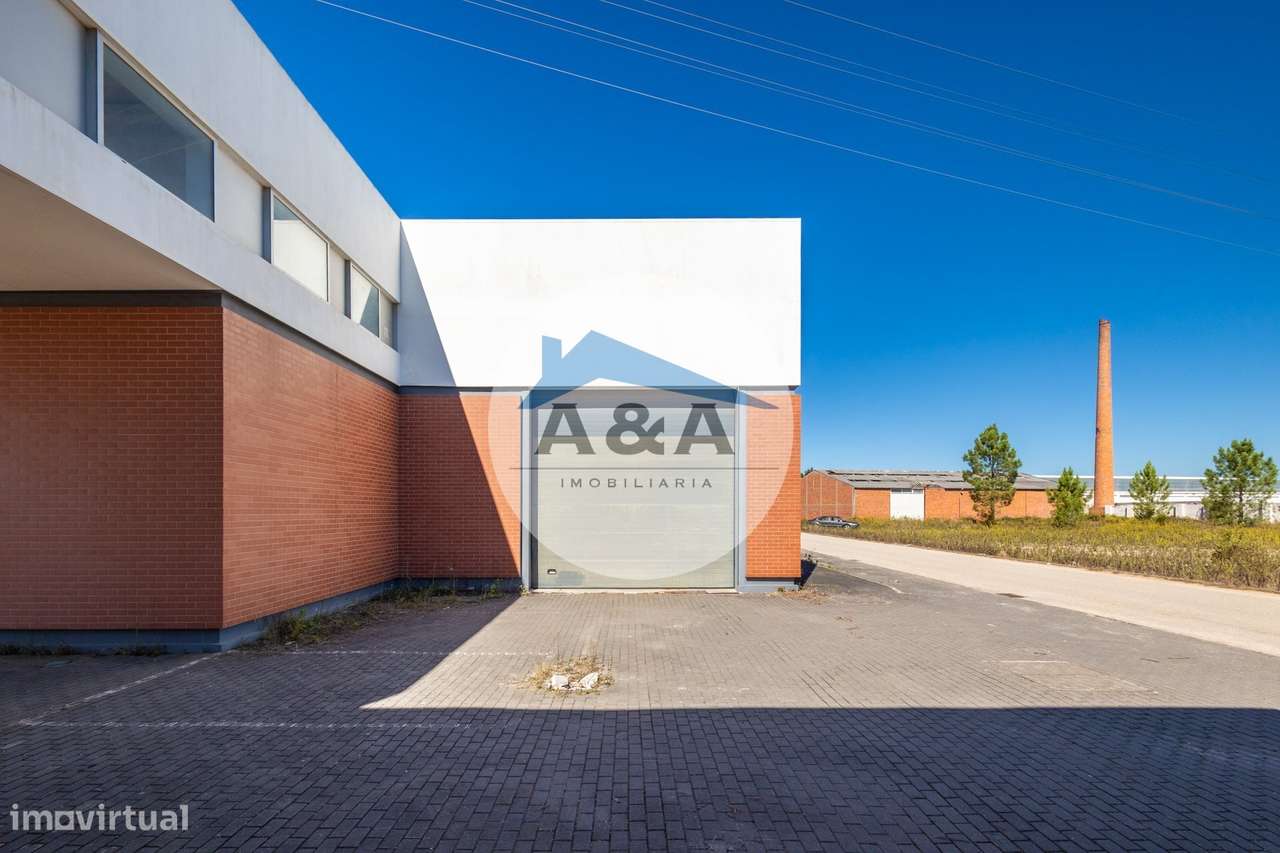 Armazém para Arrendamento perto de Autoestradas e zona Industrial - Grande imagem: 4/27