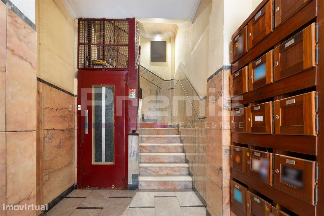 T1 no centro do Porto em frente ao metro-2