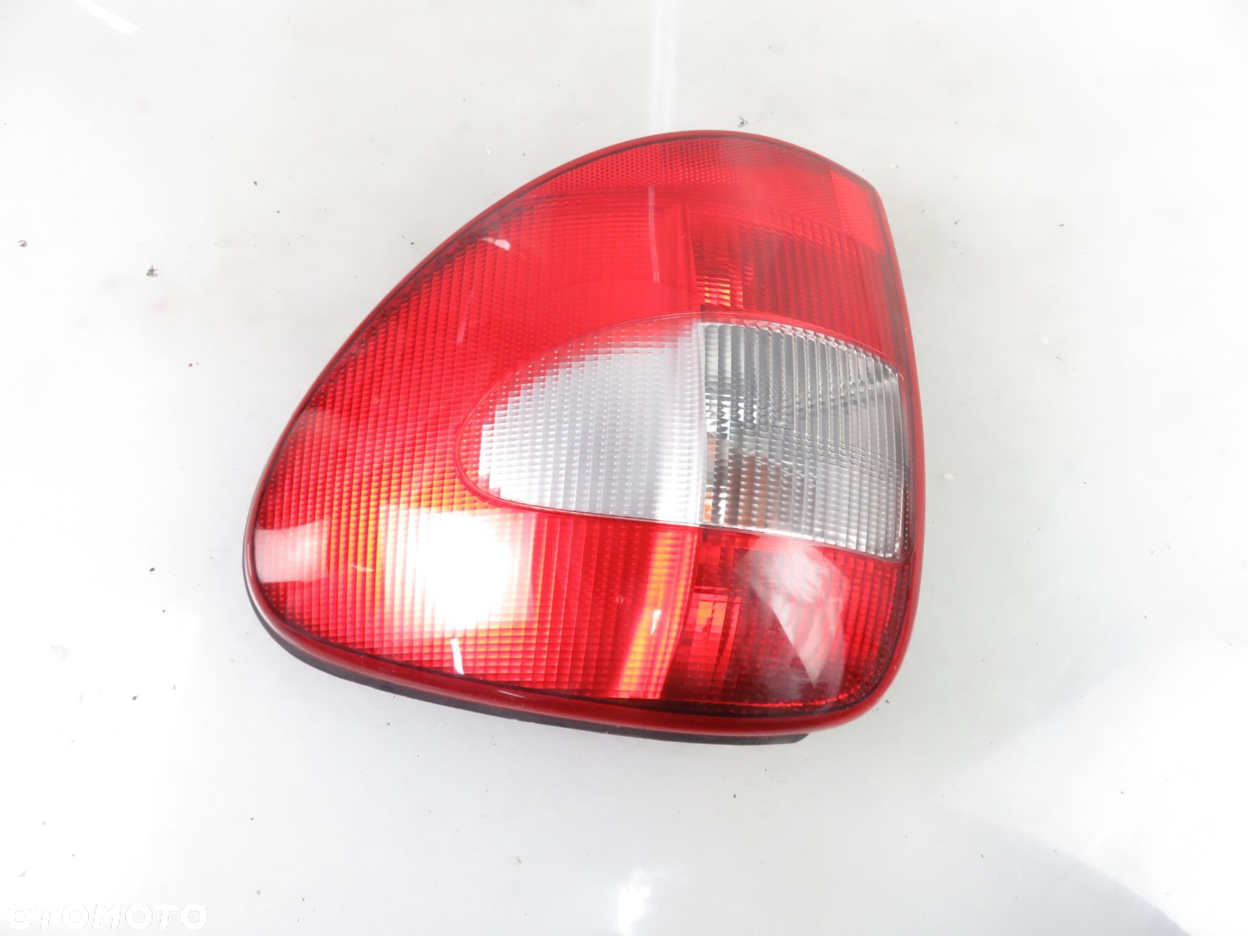 LAMPA PRAWA TYLNA CHRYSLER VOYAGER IV 04857306AB - 1