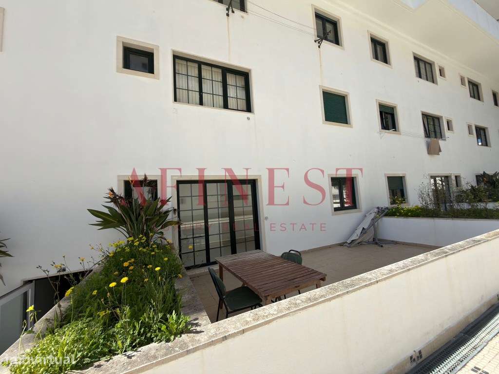 APARTAMENTO T1 REMODELADO NO ESTORIL - Grande imagem: 2/37