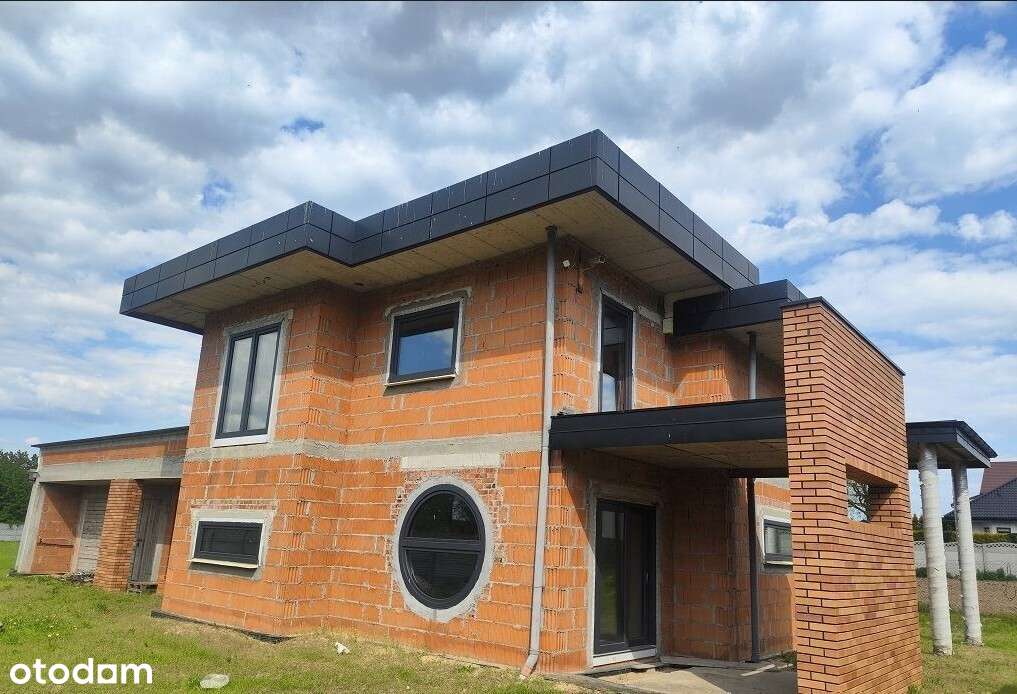 Nowoczesny dom na działce 2200m2-0