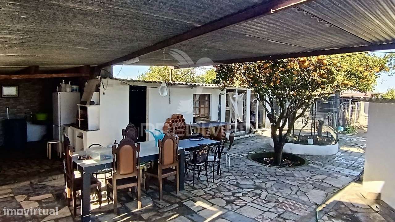 Moradia T3 + 2 com ampla área externa-8