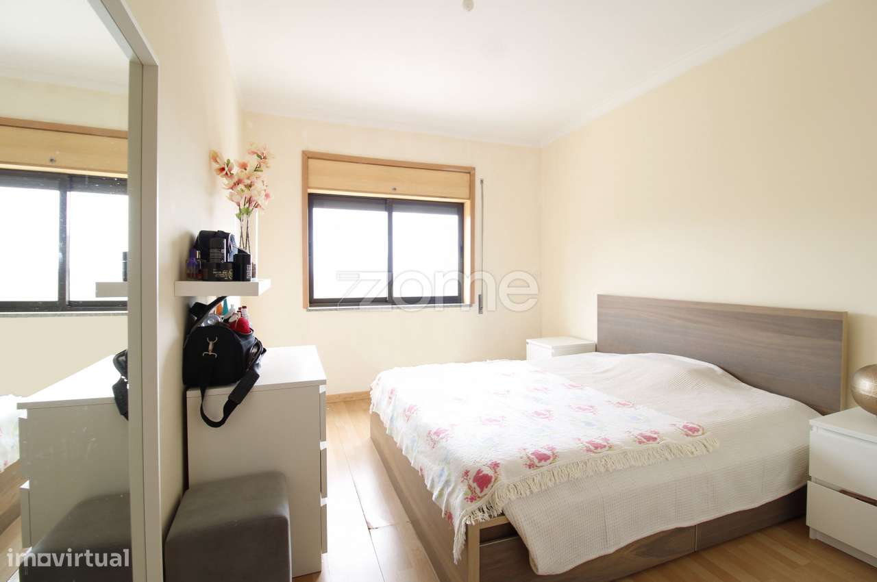 Andar Moradia T2 com Terraço, Garagem e 3 Frentes – Alto de Soutelo-4