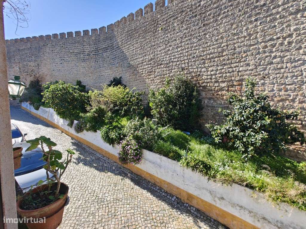 Moradia junto às muralhas do Castelo de Óbidos-15