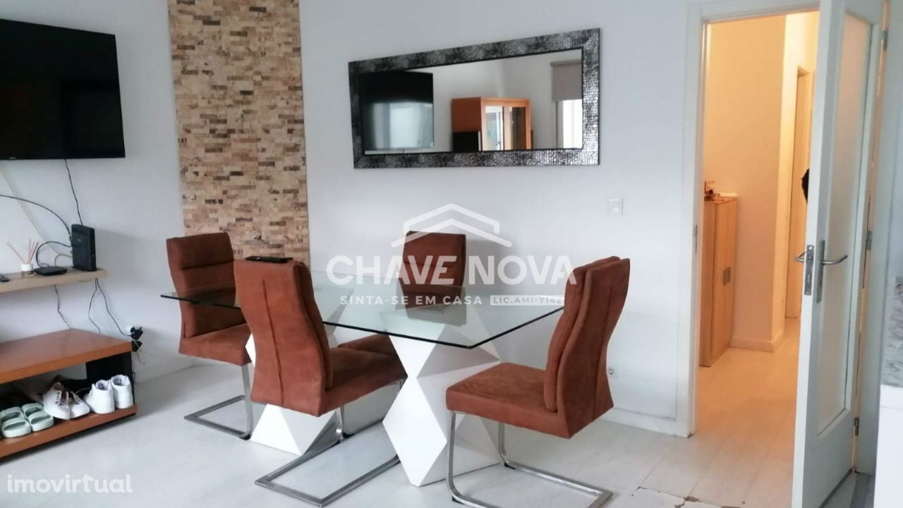 Apartamento T2 com box, terraço, junto ao Metro de Baguim. Gondomar