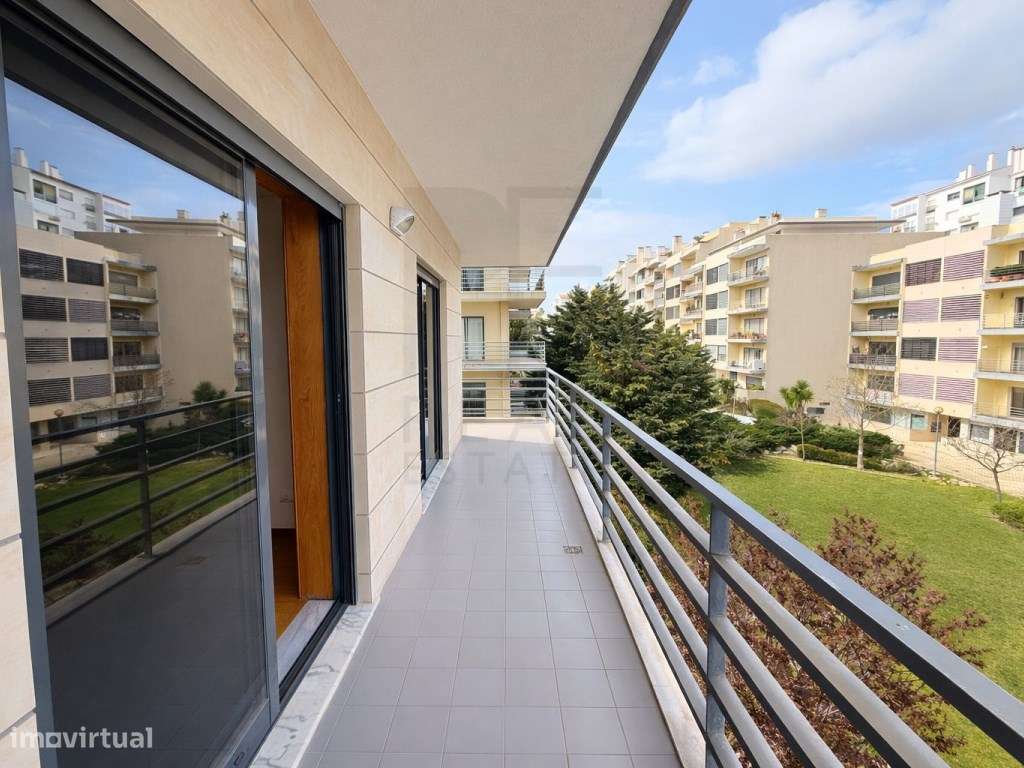 Excelente T3 com suíte, 3 varandas e garagem box em Cascais-25