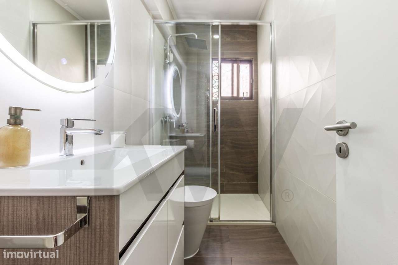 Apartamento T2 remodelado no Alto Seixalinho, Barreiro-17