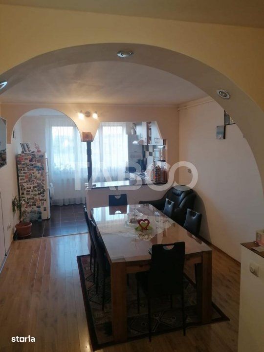 Apartament de vanzare decomandat cu 3 camere etaj intermediar Turnisor