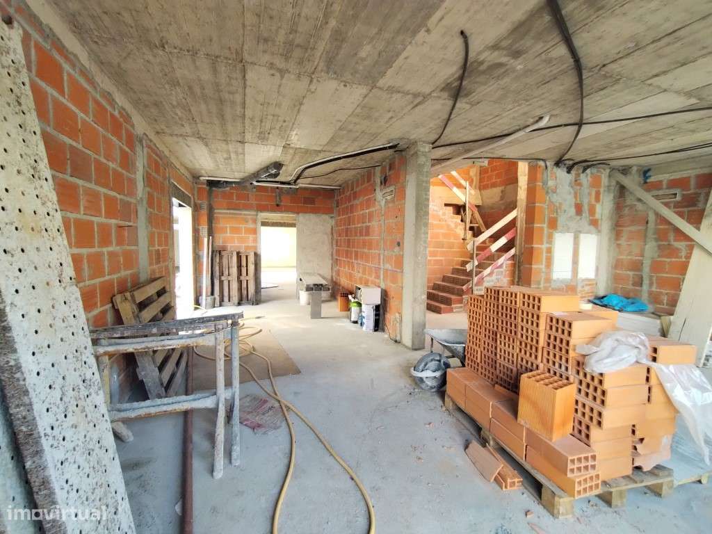 Moradia Isolada T5, com excelente construção, muito bem localizada,... - Grande imagem: 4/45