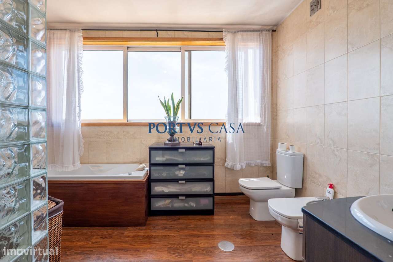 Moradia T4 com piscina em Lavra-32