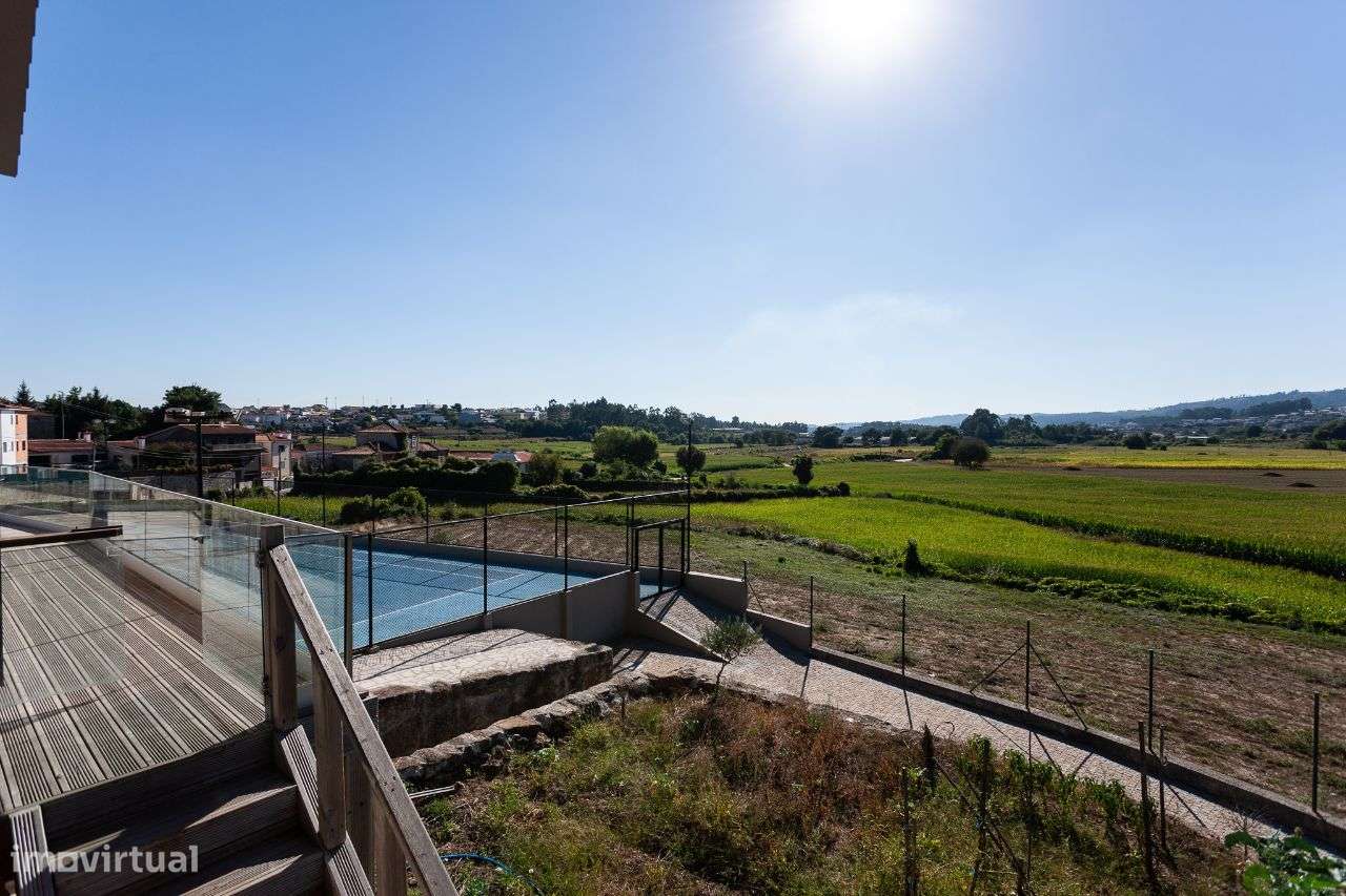 Moradia com Piscina e Campo de Ténis-25