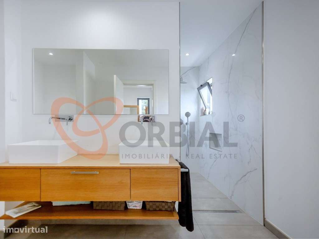 Moradia para venda em Albufeira com 6 quartos e piscina-33