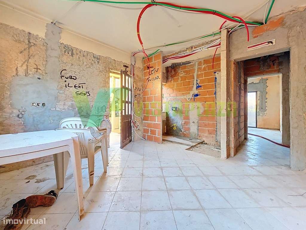 Moradia M11 para Reabilitar com Potencial para Hostel no Centro de ... - Grande imagem: 5/31