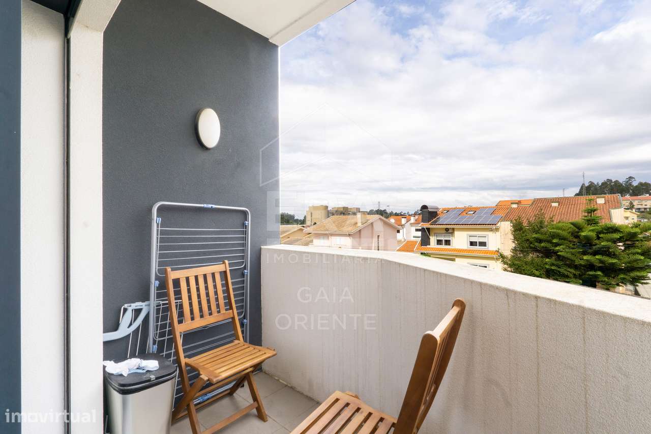 Apartamento T2 moderno com garagem em Grijó-24