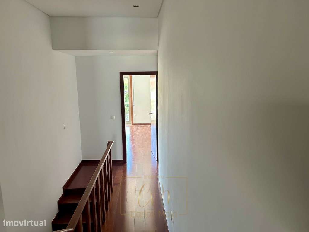 Moradia T4 com Garagem e Espaço ao Ar Livre no Coração da Cidade-14