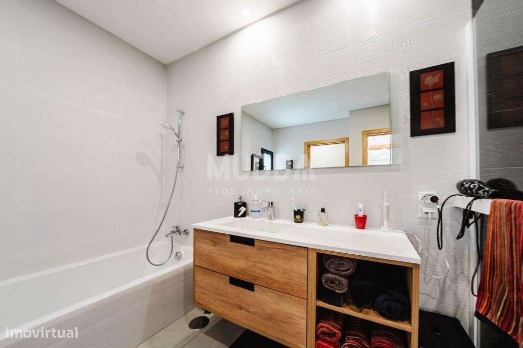 Moradia T3 Premium com Piscina, Jacuzzi e Design Contemporâneo na Foz-28