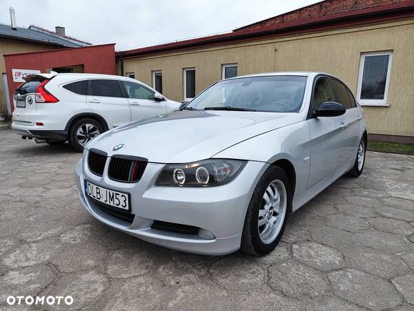 BMW Seria 3 320i - 1